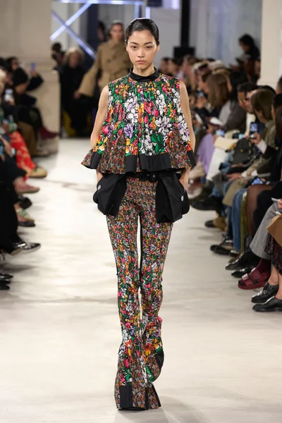 Look 16